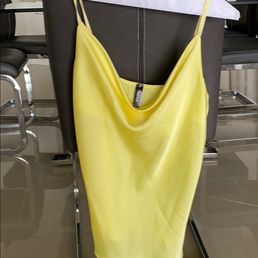 Italian yellow top